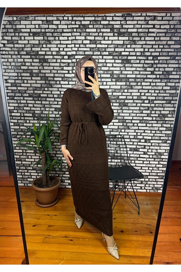 Triko Elbise is a knit dress that does not show through.