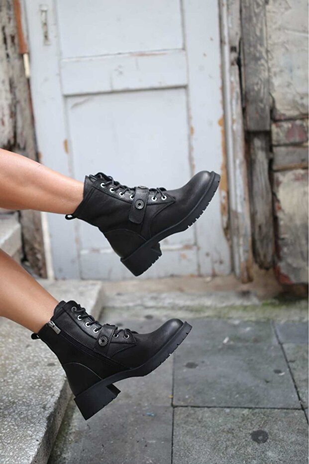 84100 Genuine Leather Band Detailed Lace-Up-Zippered Non-Slip Rubber Sole Boots