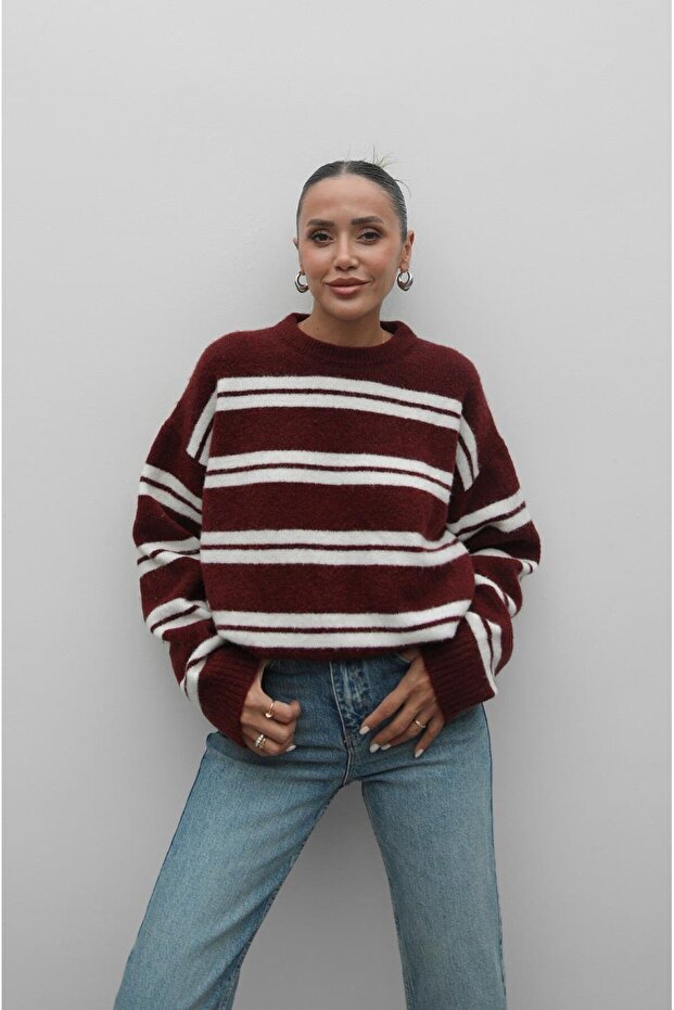 Weinroter gestreifter Pullover mit weicher Textur - 2