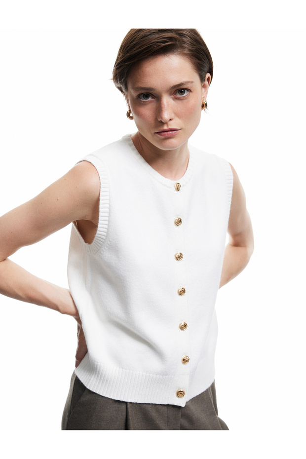 Sleeveless Crew Neck Buttoned Knit Vest