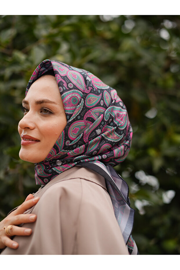 وشاح بنمط عرقي، وشاح منقوش - 2