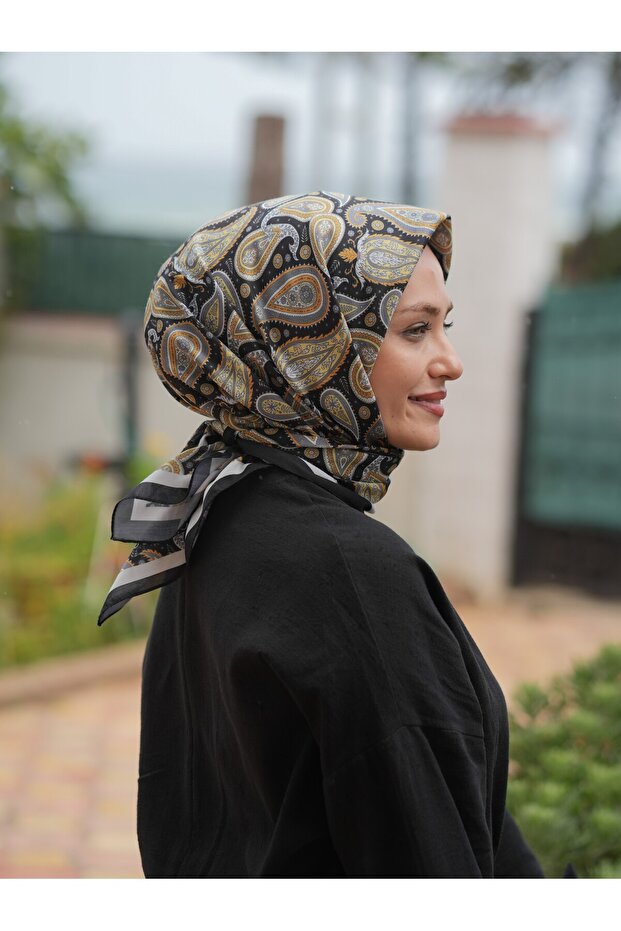 وشاح بنمط عرقي، وشاح منقوش - 1