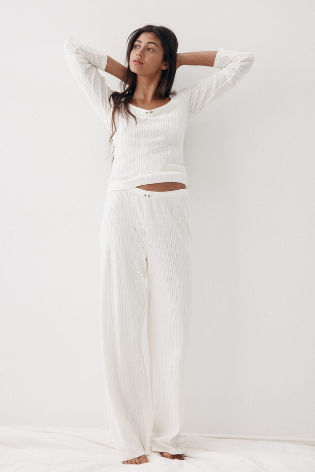 Pamuklu ve Delik Desenli Pijama Takımı - 3