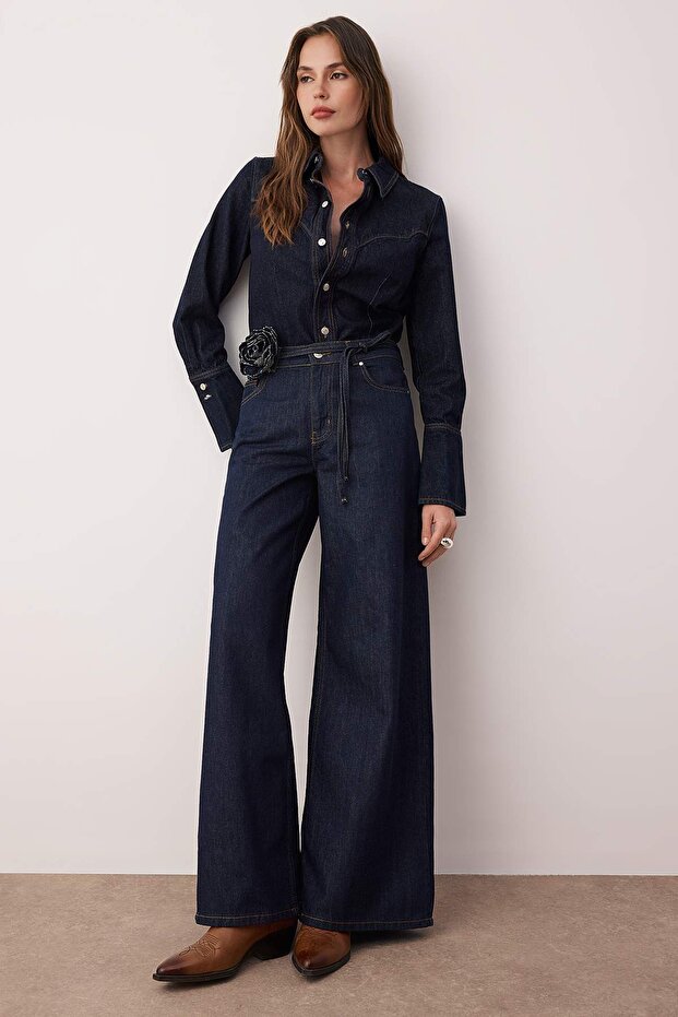 Koyu Mavi Yüksek Bel Gül Kemer Detaylı Wide Leg Jeans TWOAW26JE00171 - 1