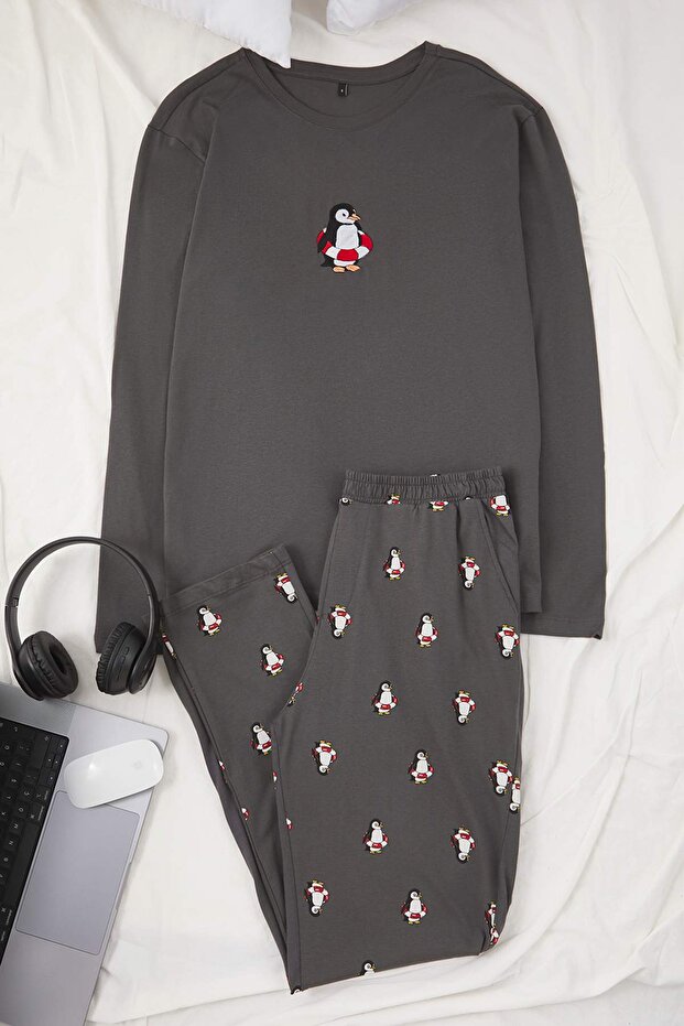 Antrasit Regular Penguen Nakışlı Örme Pijama Takımı TMNAW23PT00157 - 1