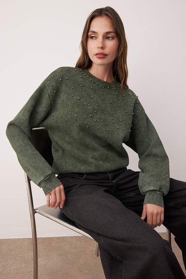 Haki Eskitme/Soluk Efektli Kalın İçi Polarlı İnci Detaylı Regular Örme Sweatshirt TWOAW24SW00152 - 2