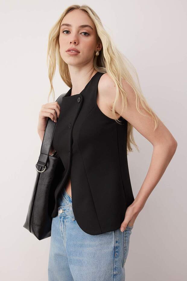 Siyah Asimetrik Düğmeli Fitted/Vücuda Oturan Örme Yelek TWOAW26YE00025 - 2