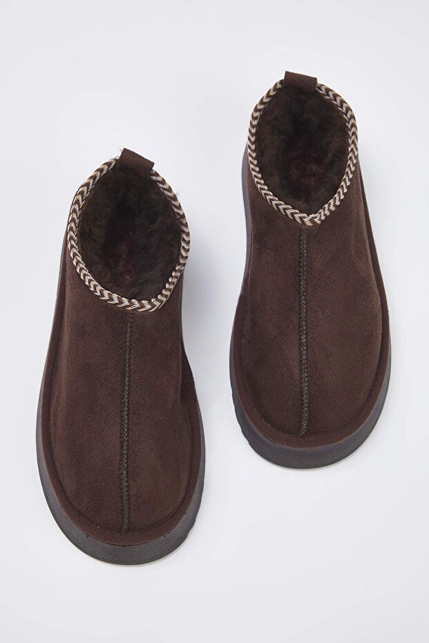 Tmavohnedé dámske členkové papuče s detailom výšivky, vnútorná kožušina, hrubá podrážka TAKAW26BO00003 - 1