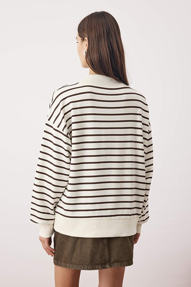 Kahverengi Çizgili Oversize/Geniş Kalıp Örme Sweatshirt TWOAW26SW00102 - 4