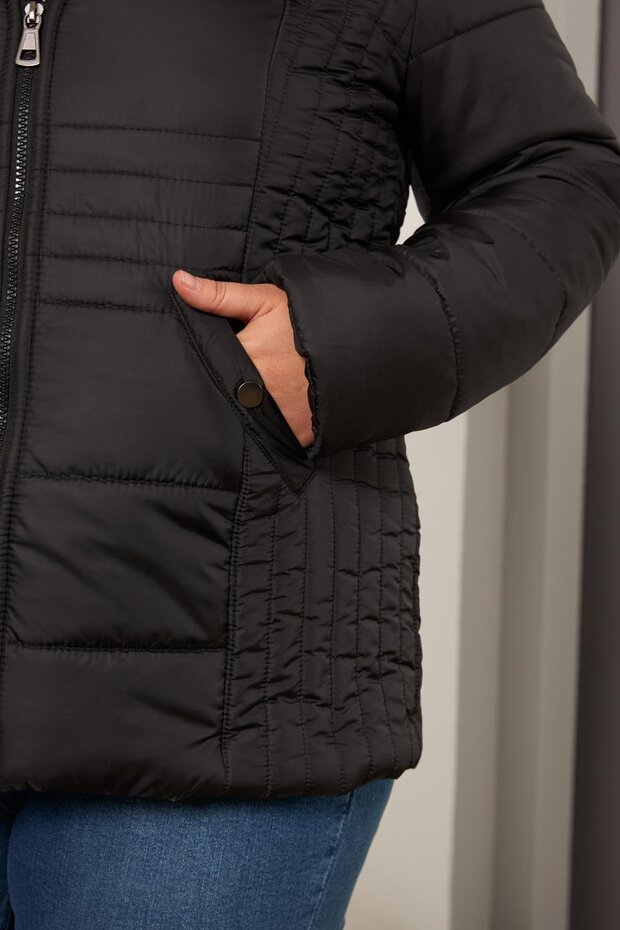 معطف أسود مبطن مقاس كبير بغطاء للرأس - 4