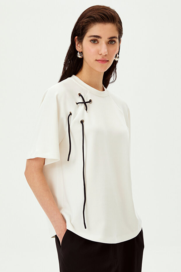 Lace-Up Crew Neck Regular Knitted T-Shirt