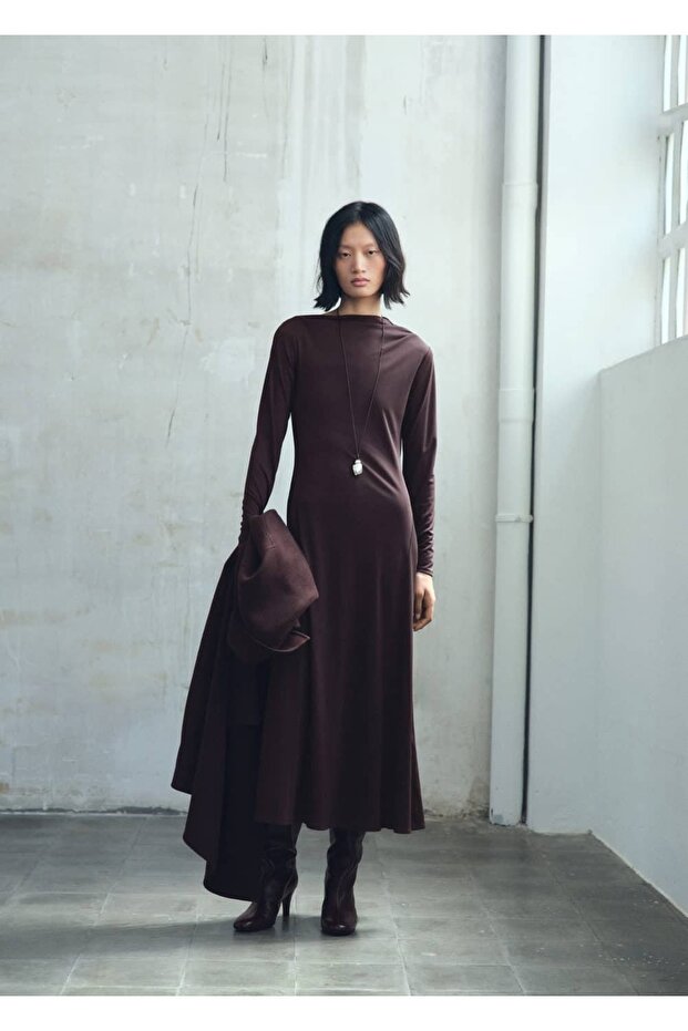 Asimetrik yaka evaze elbise - 2