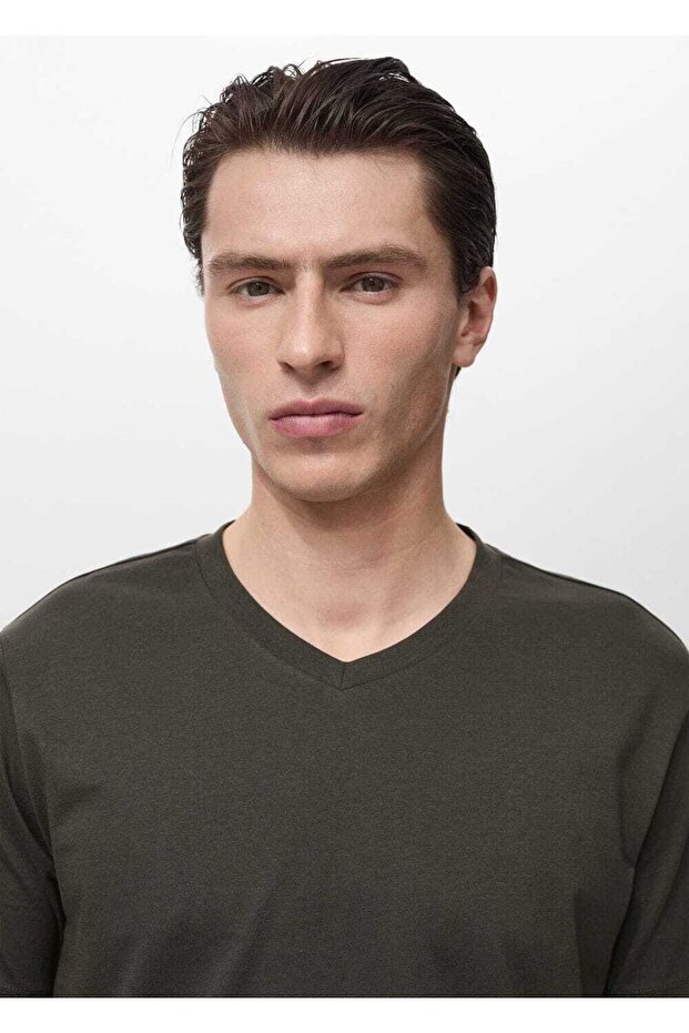 V yakalı tişört - 6