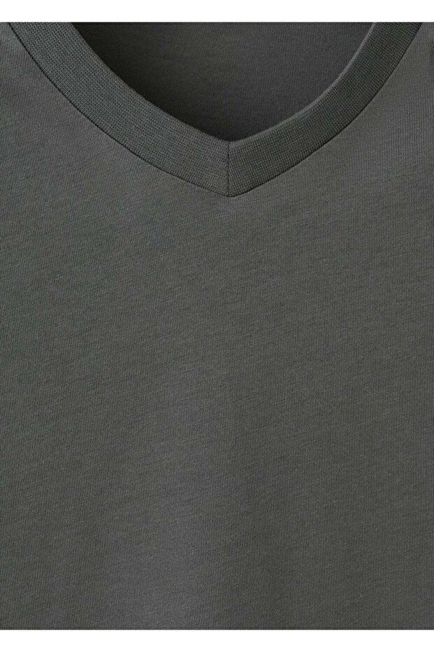 V yakalı tişört - 5