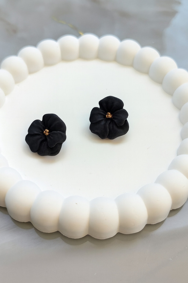 El Yapımı Siyah Çiçek Küpe - Sade ve Şık - 2