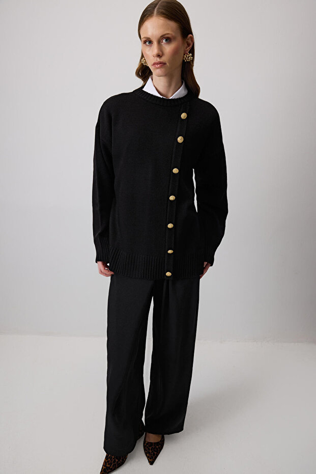 STRICKPULLOVER MIT DETAILLIERTEM KNOPF - 2