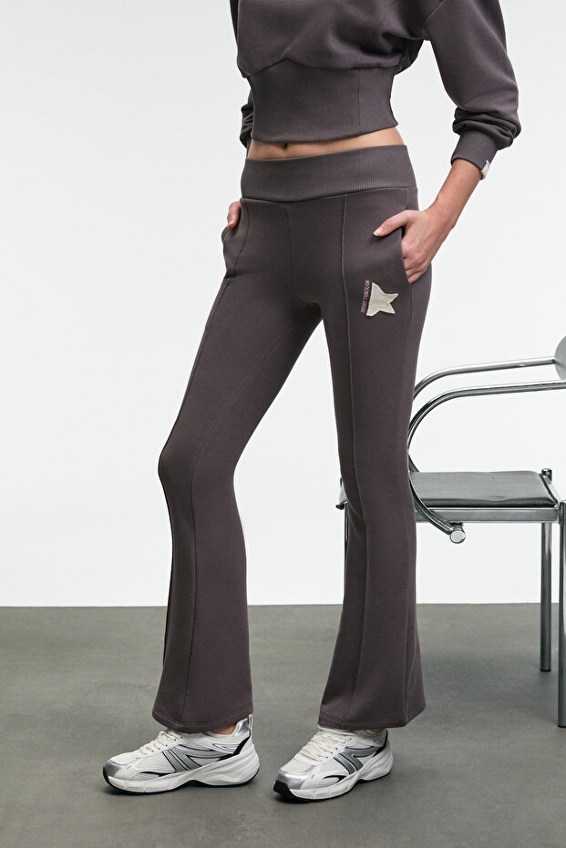 DAVIRA Kadın Pamuklu Baskı Ve Patch Detaylı Yanları Cepli Regular Antrasit Eşofman Altı - 3