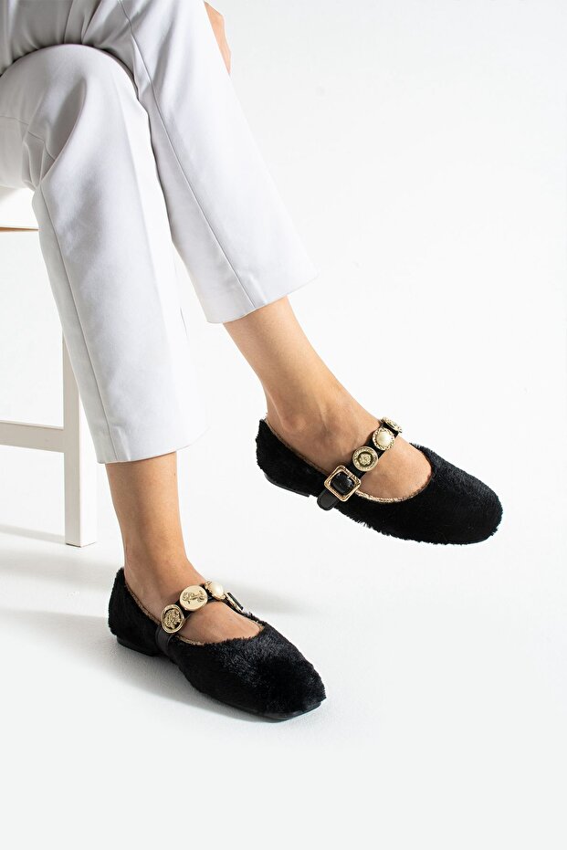Merlin Buckle-Barred Daily Flat Shoes Can Be Used Both Indoors and Outdoors