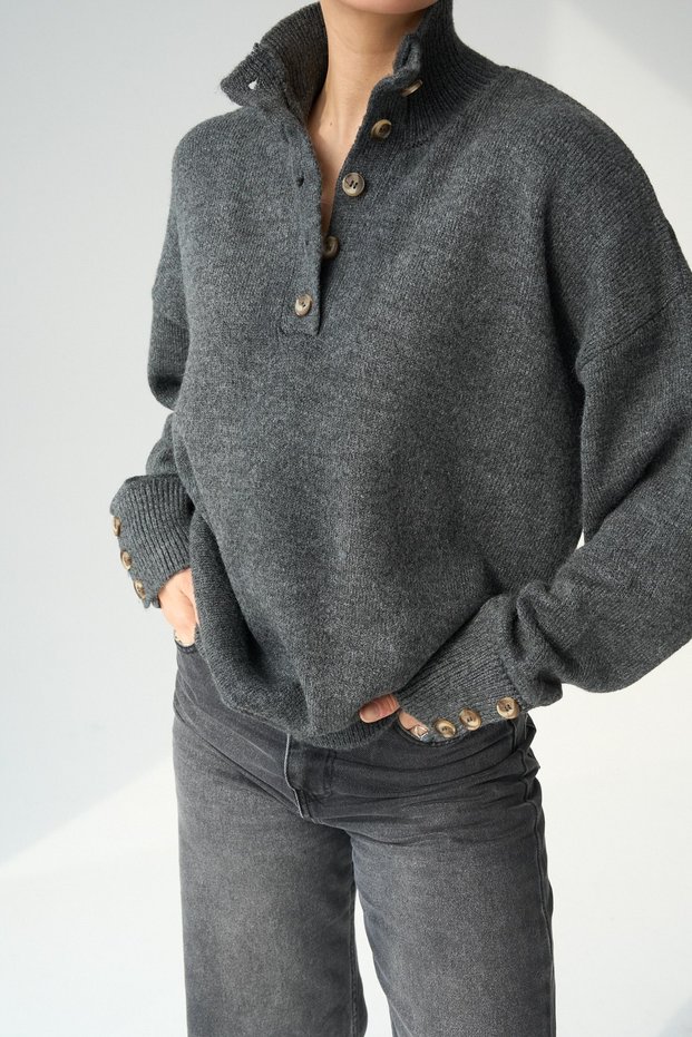 Women's Oversized Soft Knitwear Sweater with Buttoned Sleeves and Collar