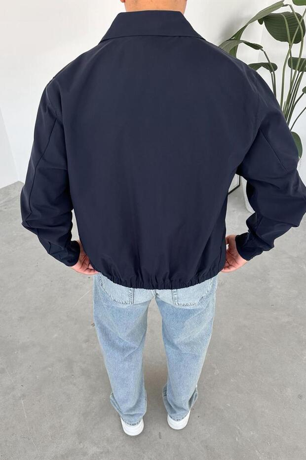 سترة مريحة بأزرار كبس أساسية باللون الأزرق الداكن - 3