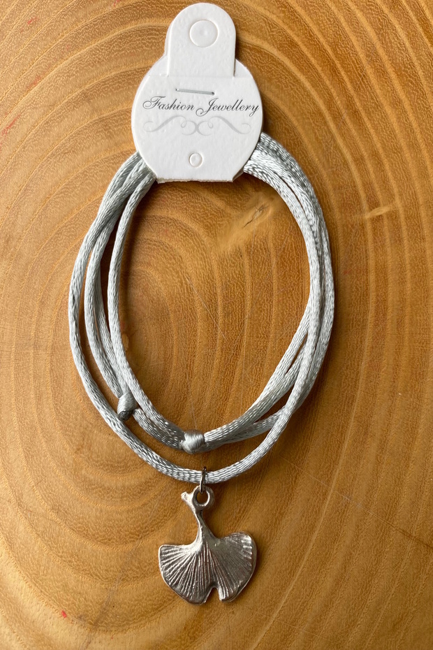 قلادة فضية على شكل أوراق الجنكة - 3