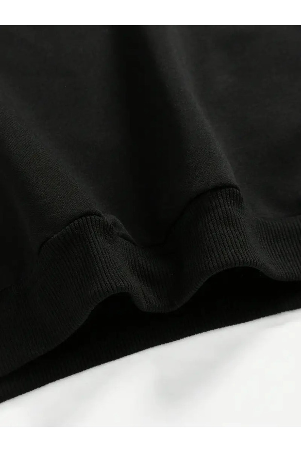 سويت شيرت أسود برقبة دائرية مطبوع عليه فيونكة بنمط الفهد - 4