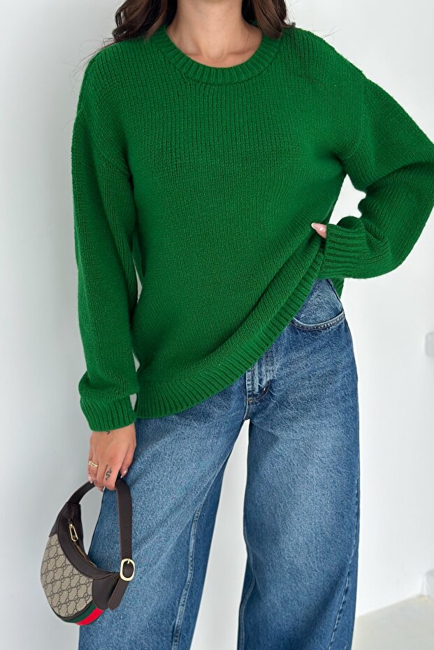 سترة تريكو أساسية كبيرة الحجم للنساء باللون الأخضر - مقاس قياسي