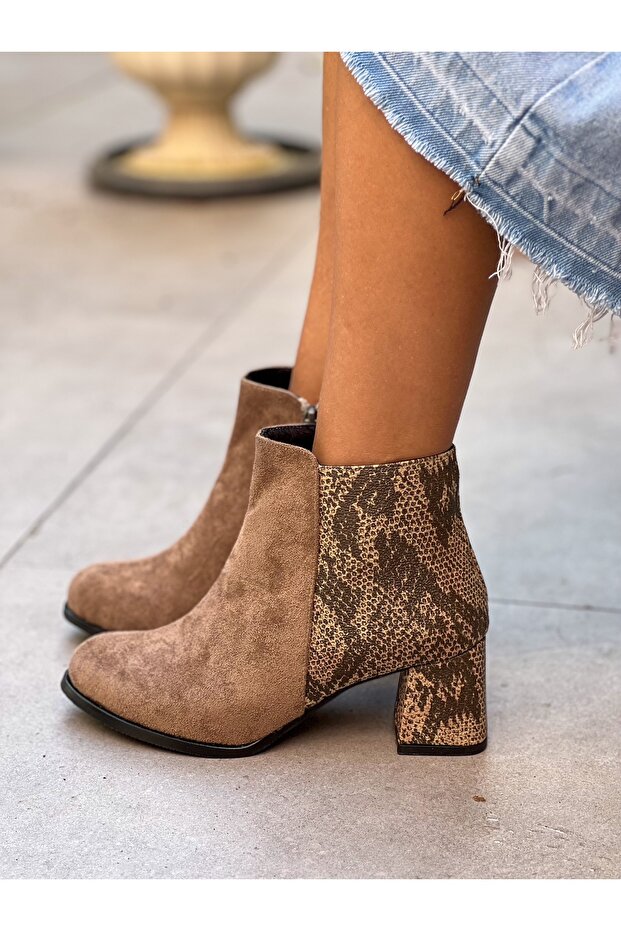 Pery Vi̇zon Dana Suede Snake Skin Detailled Round Toe Heelled Boots Botti̇e