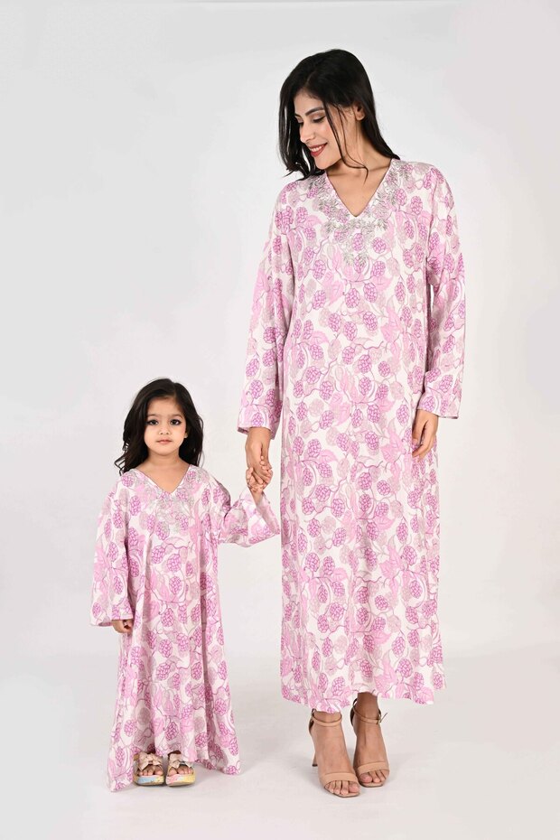 Ladies Jalabiya – White Base with Pink Florals and Embroidered Neckline