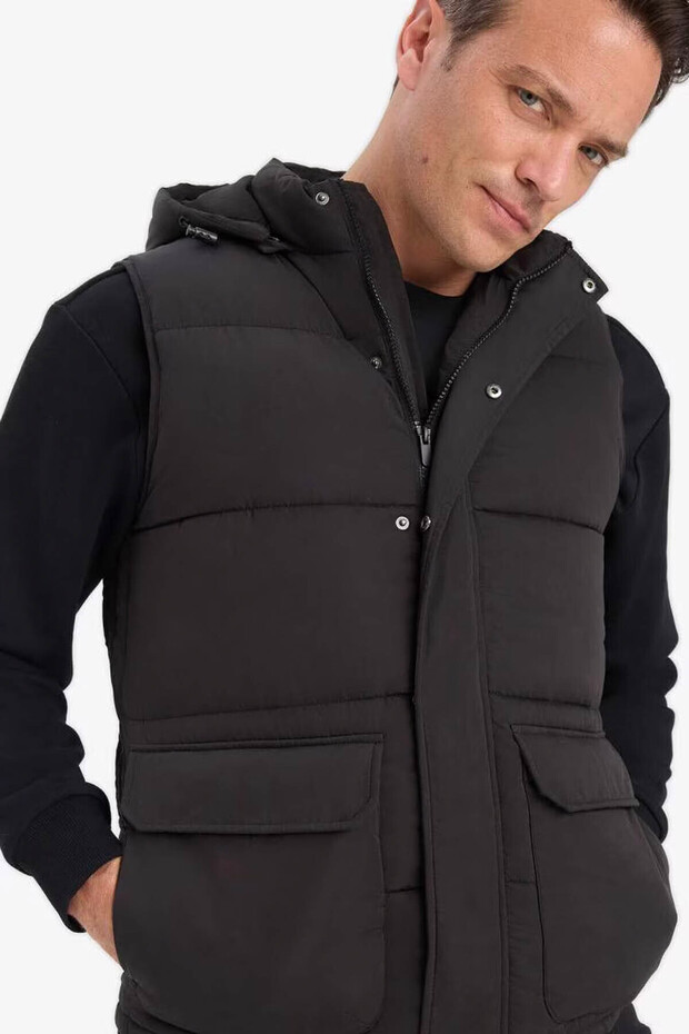 Water-Repellent Hooded Zip-Up Puffer Vest W5509AZ24AU