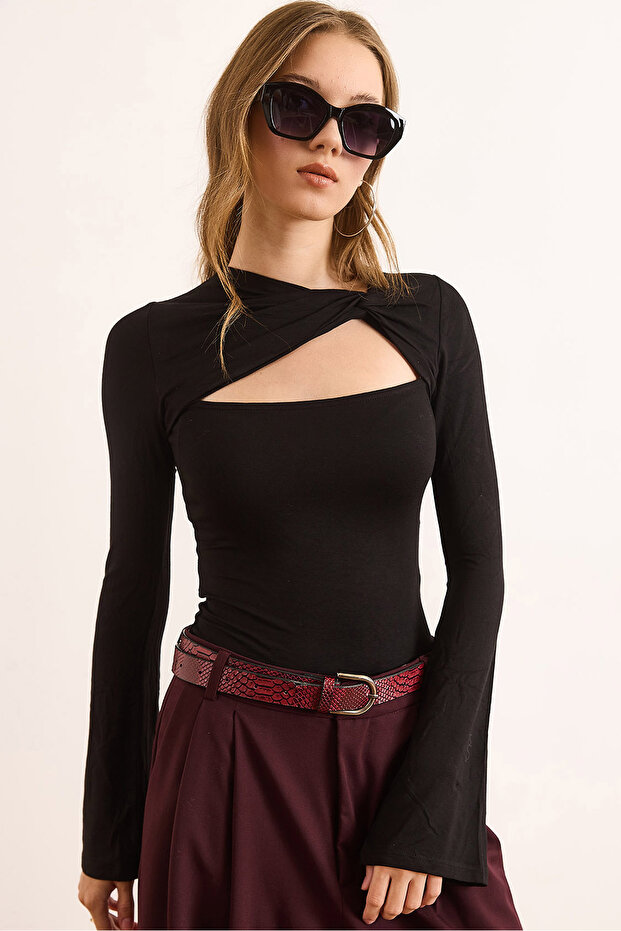 Women's Black Roba Low-Cut Flexible Viscose Blouse Blz-19003108
