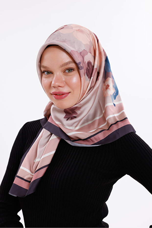 وشاح من الساتان الشيفون بنقشة زهور باستيل - 100x100 سم