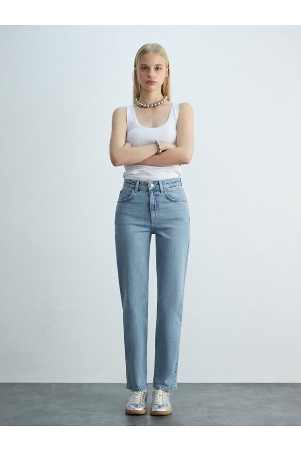 New Wanda Straight Leg Relaxed Fit Jean Pants