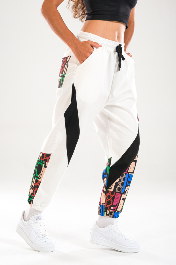 بنطلون رياضي منقوش باللون النيون - 4