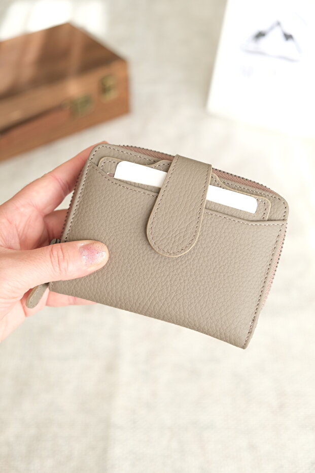 Stylish Genuine Leather Women's Wallet with Coin Compartment and Snap Closure