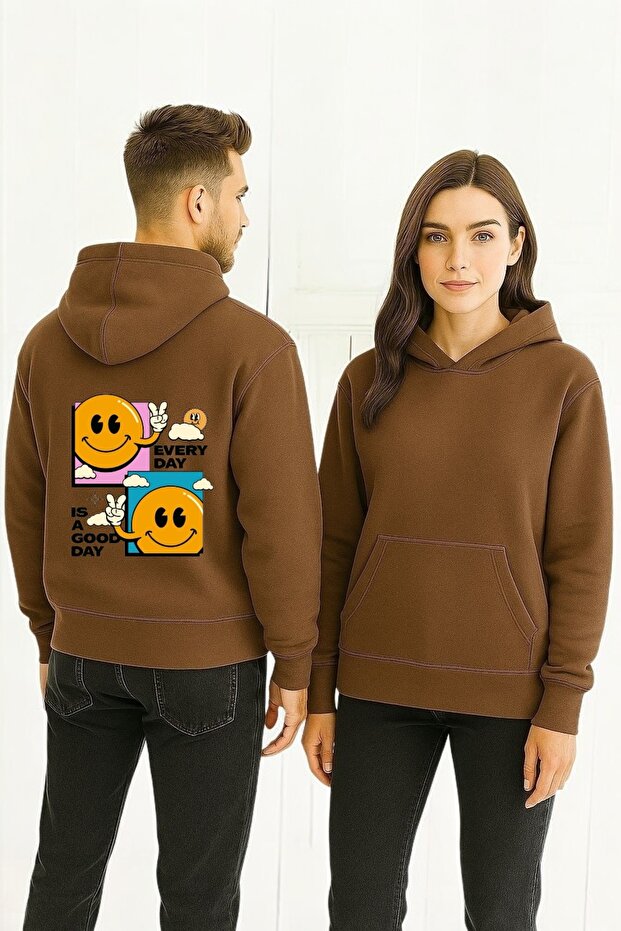 سويت شيرت بقلنسوة مطبوعة ملونة من Good Day