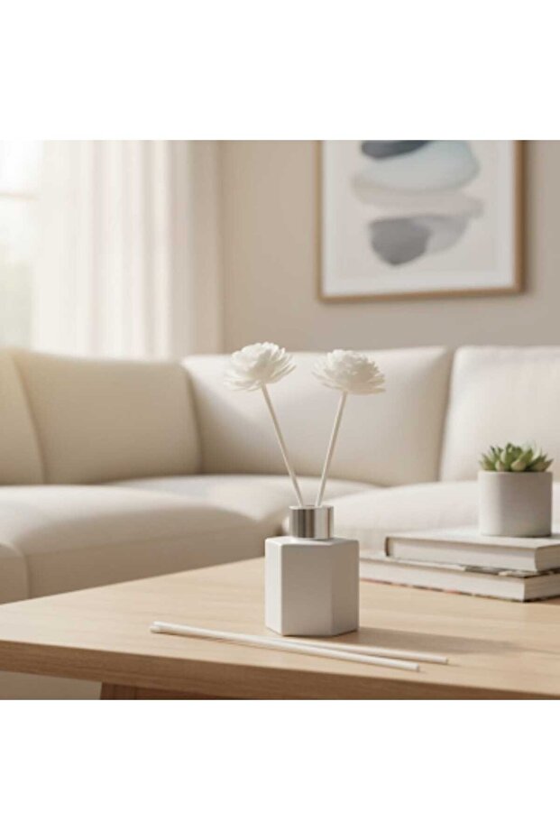 فواحه عطريه لون ابيض براس فضي - 1