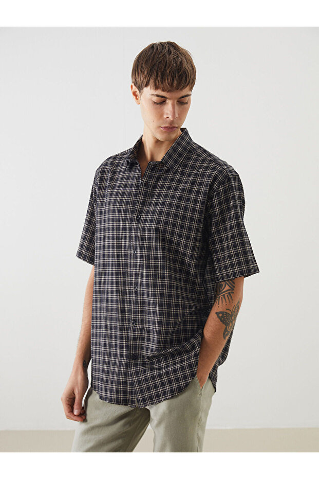 Nevavm Regular Fit Short Sleeve Plaid Men's Shirt with Difference