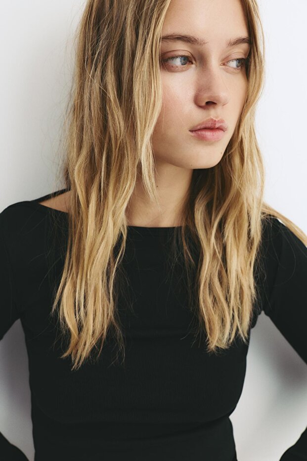 Uzun kollu geniş yaka tişört - 5