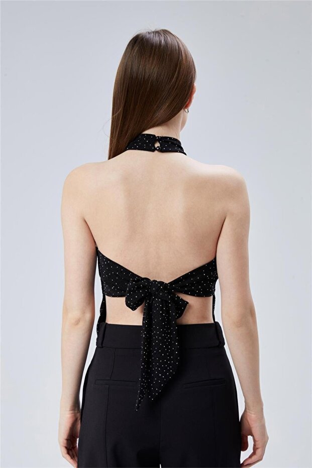 Düğmeli Dik Yaka Top - 4