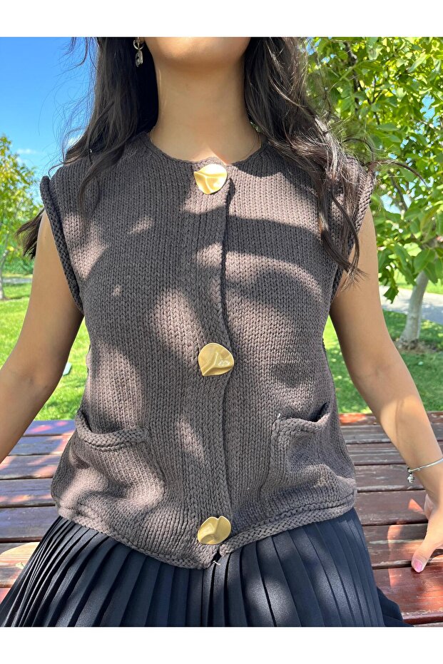 سترة تريكو بأزرار كبيرة - 2