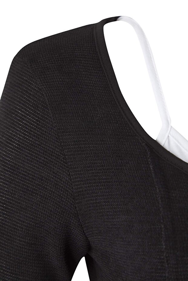 Siyah V Yaka Çıtçıt Detaylı Örme Büyük Beden Bluz TBBAW26AF00043 - 7