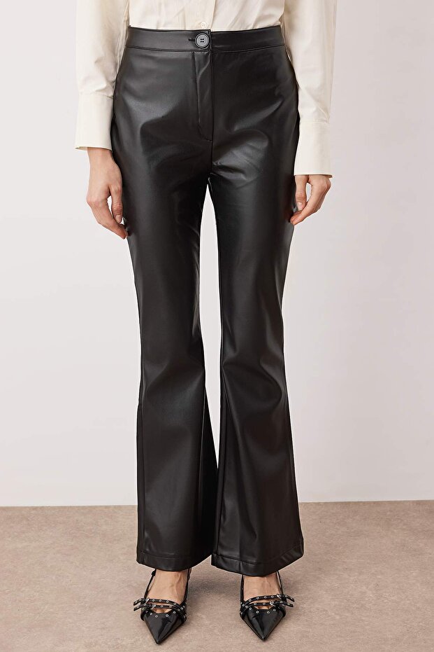 Siyah Suni Deri Flare Bootcut Pantolon TWOAW26PL00069 - 5