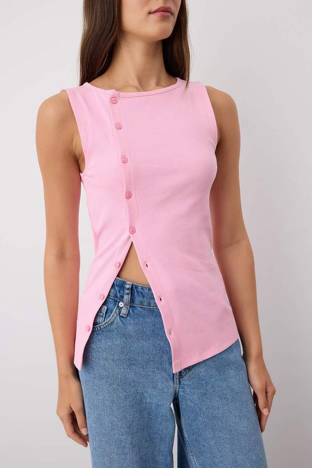 Pembe Düğmeli Asimetrik Fitted/Vücuda Oturan Fitilli Esnek Örme Bluz TWOSS25BZ00394 - 3