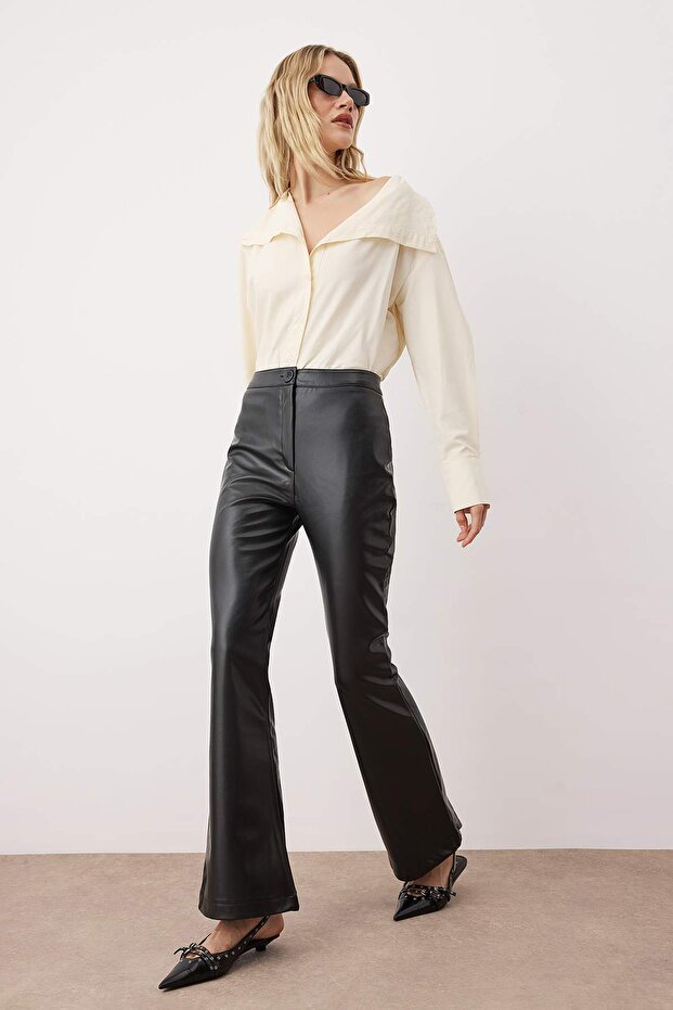 Siyah Suni Deri Flare Bootcut Pantolon TWOAW26PL00069 - 3