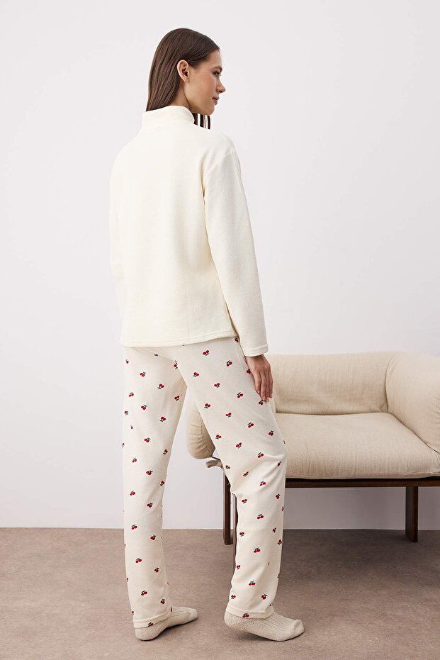 Ekru-Kırmızı Kirazlı Fermuarlı Yumuşak Kışlık Waffle Örme Pijama Takımı THMAW26PT00186 - 4