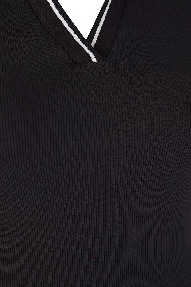 Siyah Triko Yaka Detaylı Fitted/Vücuda Oturan Fitilli Esnek Örme Bluz TBBAW26AF00020 - 6