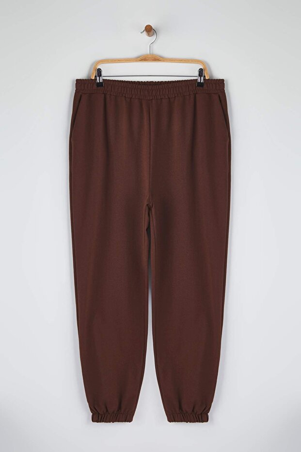 Kahverengi Loose Jogger İnce Paçası Lastikli Esnek Bel Örme Büyük Beden Eşofman Altı TBBAW23AJ00002 - 5
