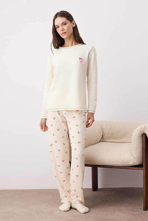 Ekru-Pembe Kurdele/Fiyonklu Yumuşak Kışlık Waffle Örme Pijama Takımı THMAW26PT00187 - 2
