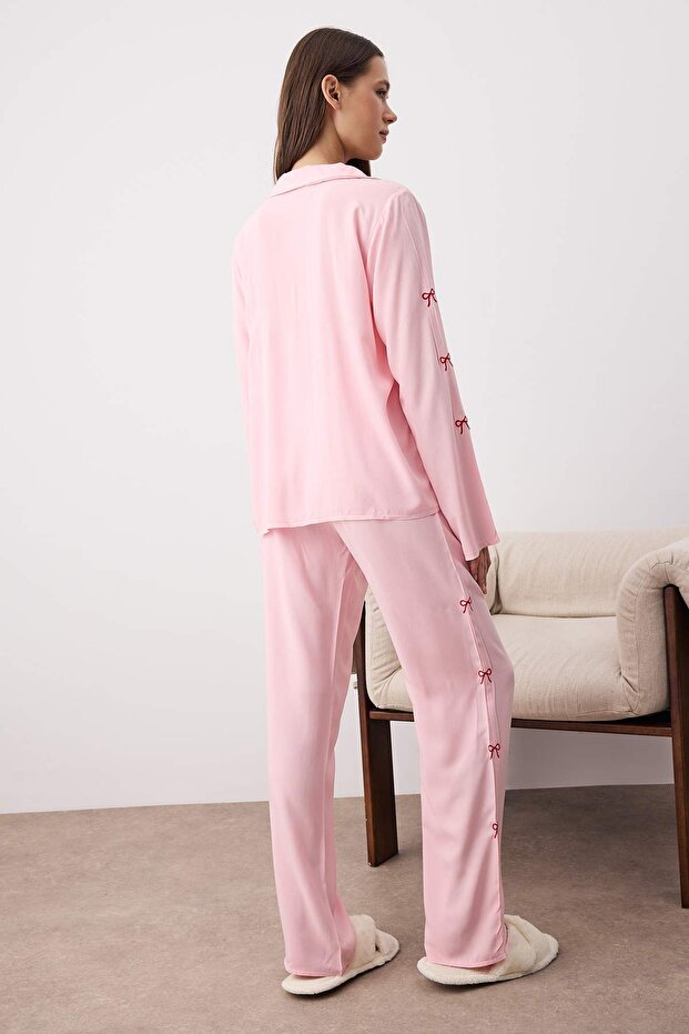 Pembe Kurdele/Fiyonk Nakış Detaylı Viskon Dokuma Pijama Takımı THMAW26PT00089 - 5
